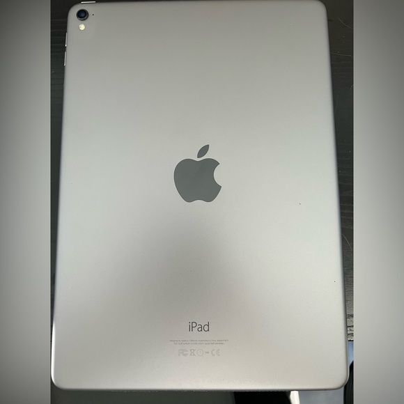 iPad Pro 9.7-inch - Model #MLMV2LL/A 128 GB (space gray) - Picture 2 of 2
